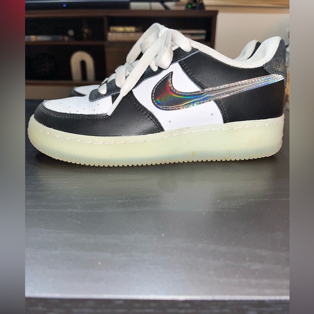 LITTLE KID NIKES